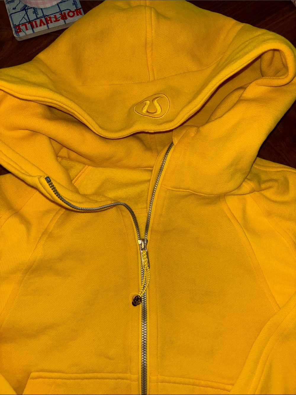 Yellow cropped lululemon scuba - Picture 3 of 3